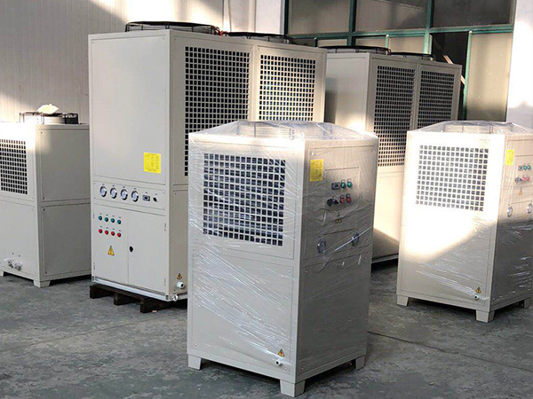 如何選擇油冷機設備的冷媒